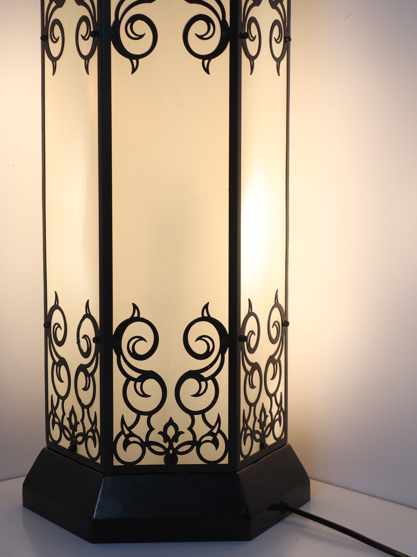 Moroccan Laser Cut Pattern Design Table Lamp