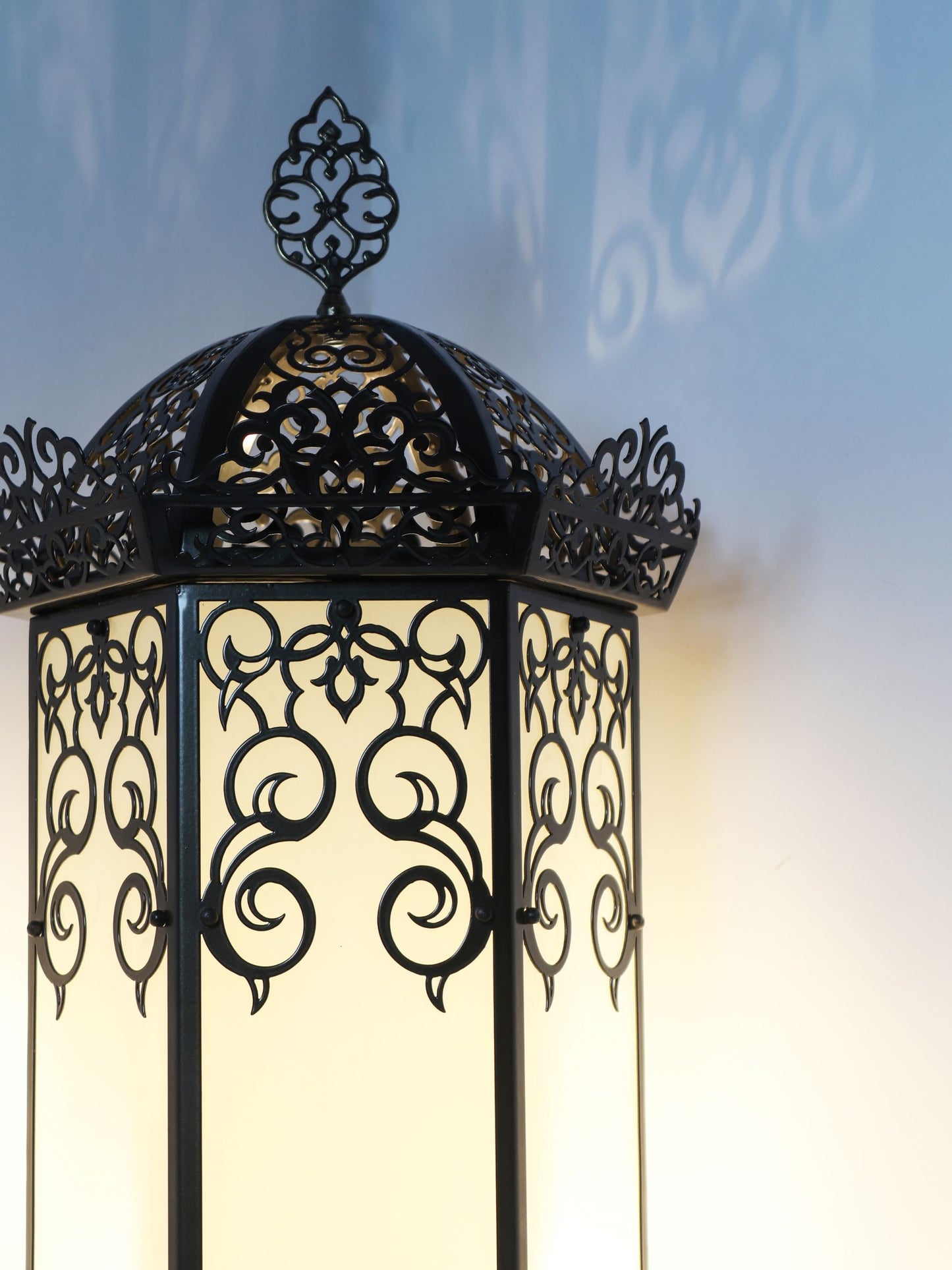 Moroccan Laser Cut Pattern Design Table Lamp