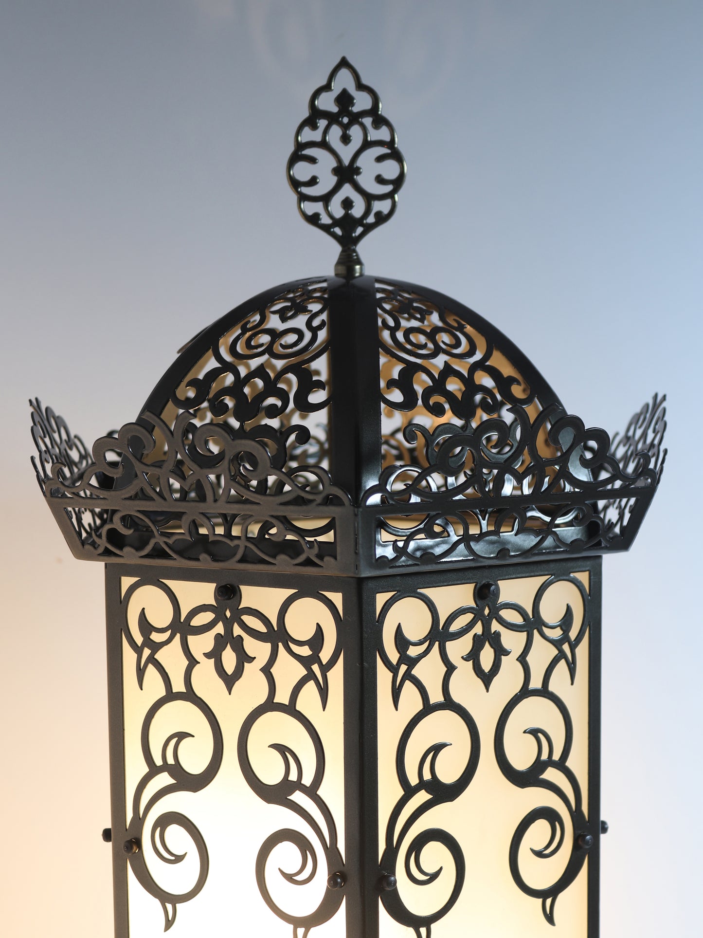 Moroccan Laser Cut Pattern Design Table Lamp